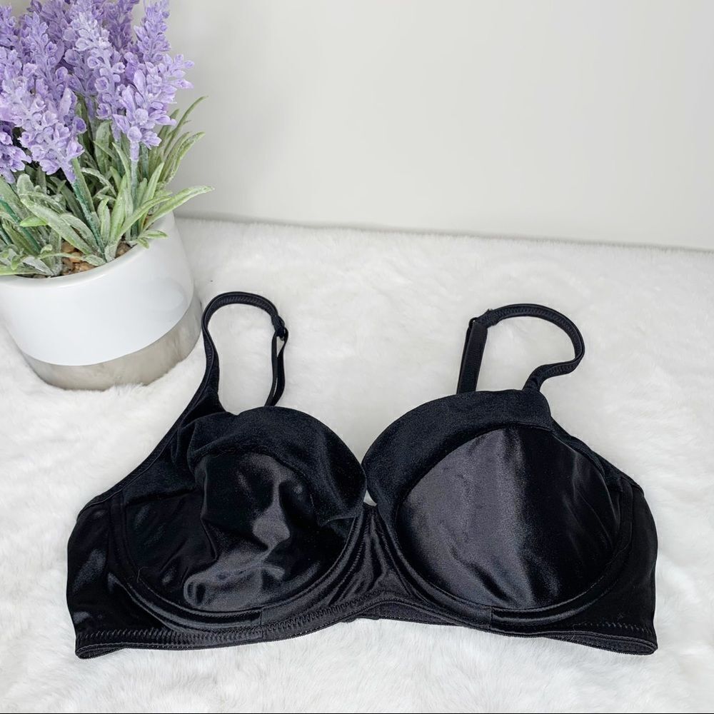 Victoria's Secret Black Velvet & Satin Bra in Size 34C